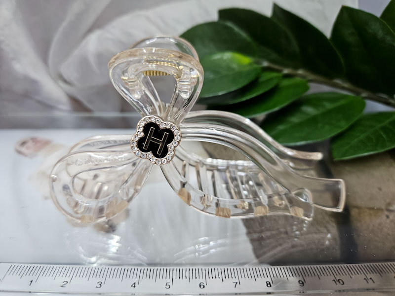 Заколка 1039005500375: цена 280 рублей.