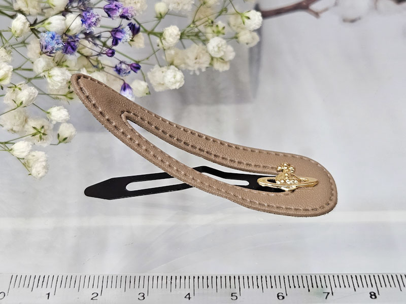 Заколка 1023001600085: цена 150 рублей.