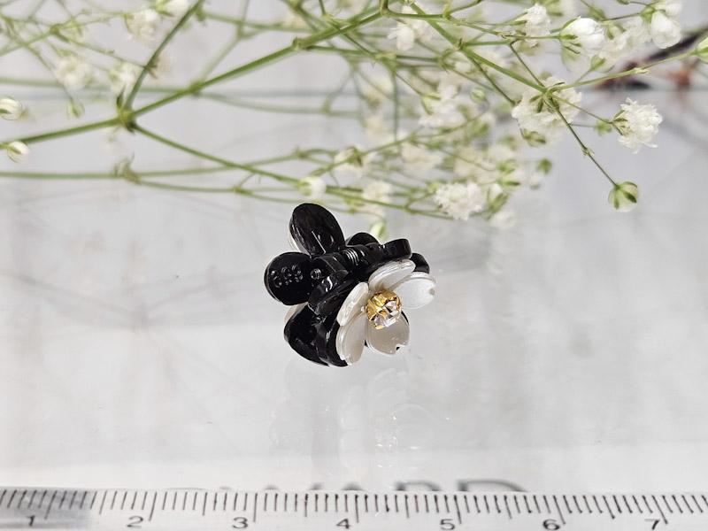 Заколка 1107005500142: цена 115 рублей.