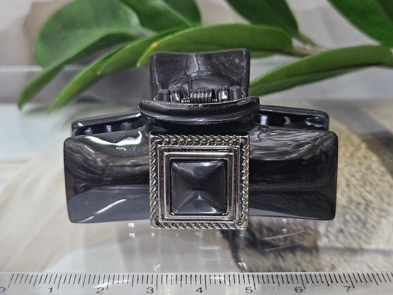 Заколка 1915001601615: цена 265 рублей.