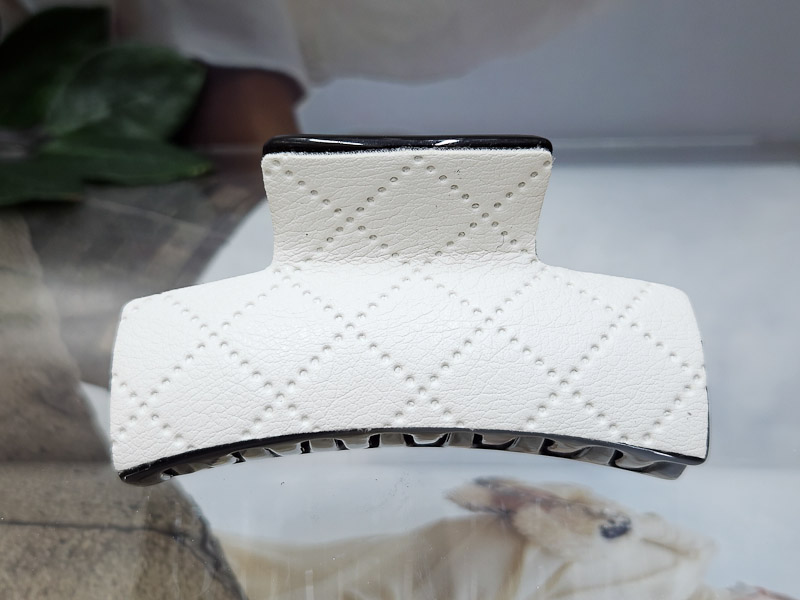 Заколка 1801005500033: цена 265 рублей.