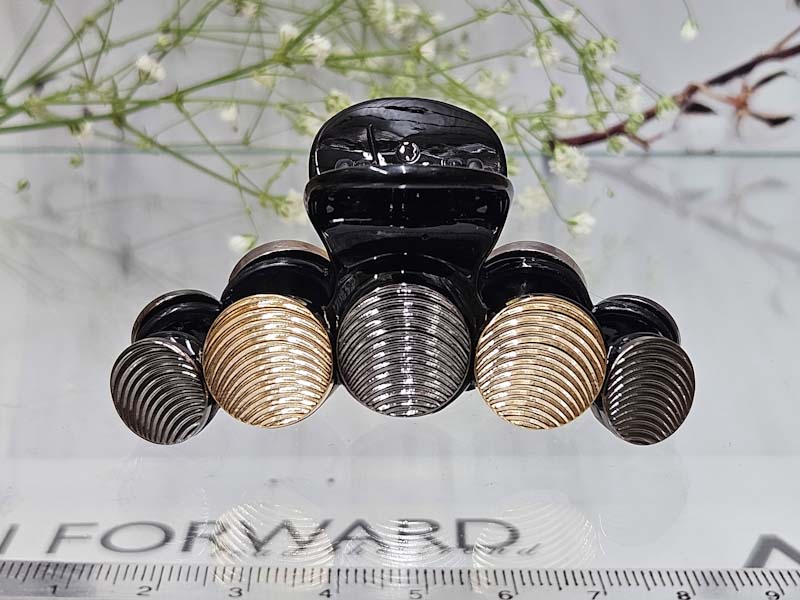 Заколка 1915001601004: цена 410 рублей.