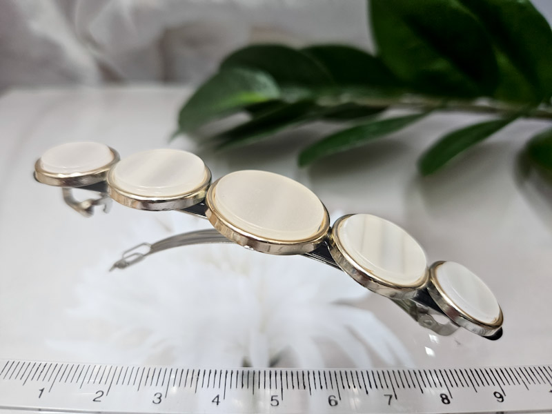 Заколка 1023005500138: цена 200 рублей.