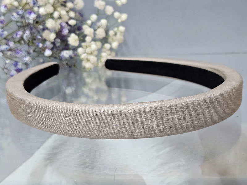 Ободок 2036001600367: цена 250 рублей.