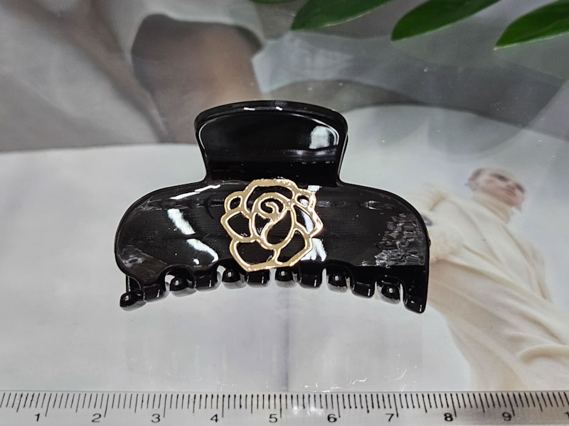 Заколка 1045005500635: цена 250 рублей.