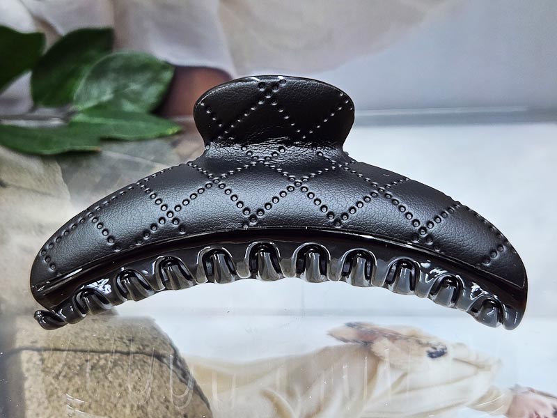 Заколка 1801005500019: цена 265 рублей.