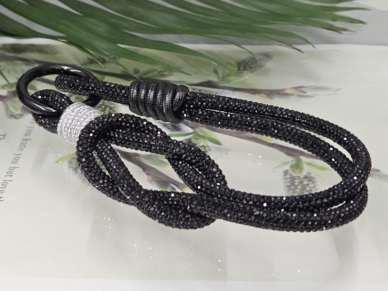 Брелок 1347006500165: цена 820 рублей.