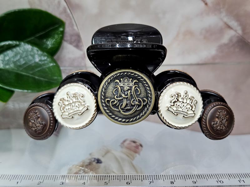 Заколка 2144005500016: цена 985 рублей.