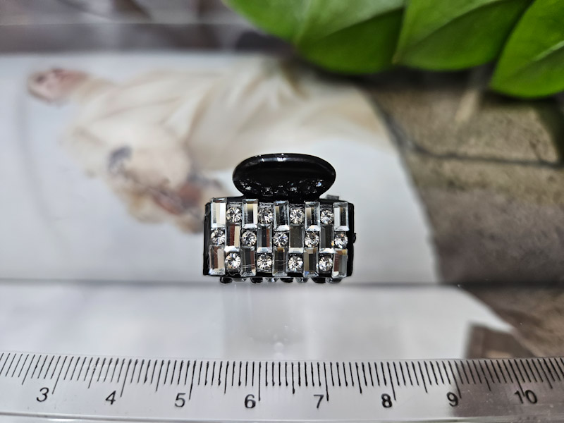 Заколка 1866005500254: цена 100 рублей.