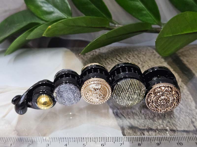 Заколка 1061001600254: цена 345 рублей.