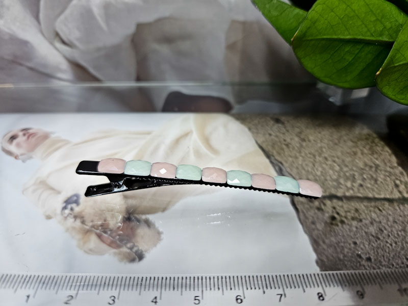 Заколка 1025001600317: цена 135 рублей.