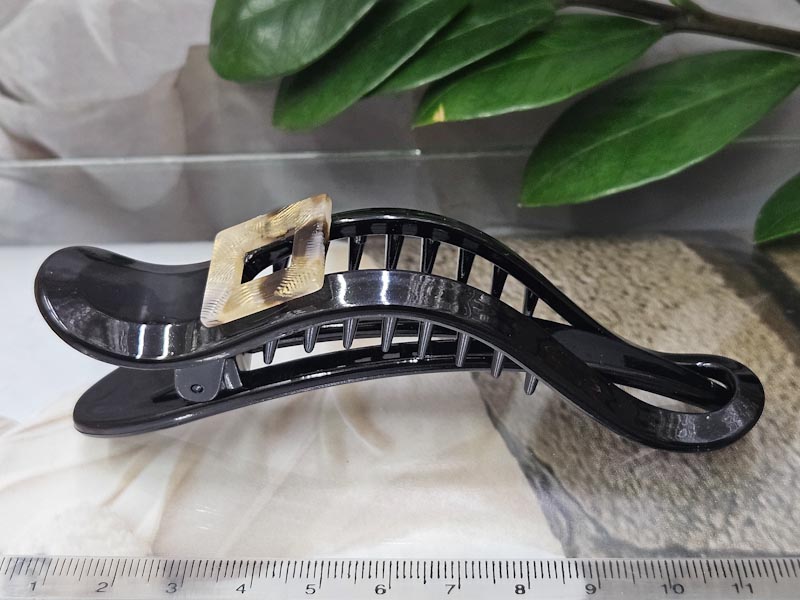 Заколка 1915001601851: цена 230 рублей.