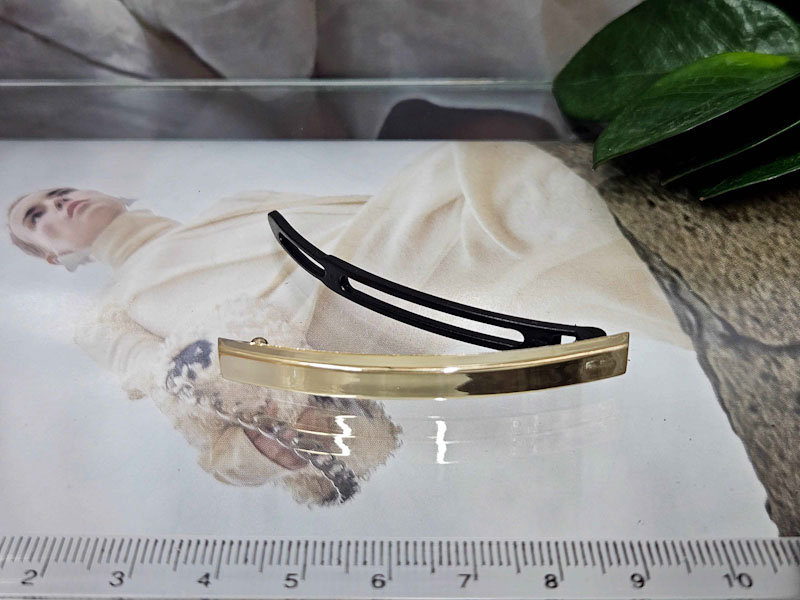 Заколка 1085001600311: цена 135 рублей.