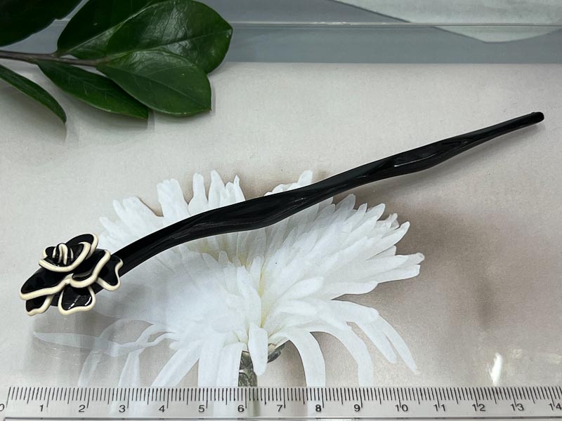 Заколка 1045001600032: цена 250 рублей.