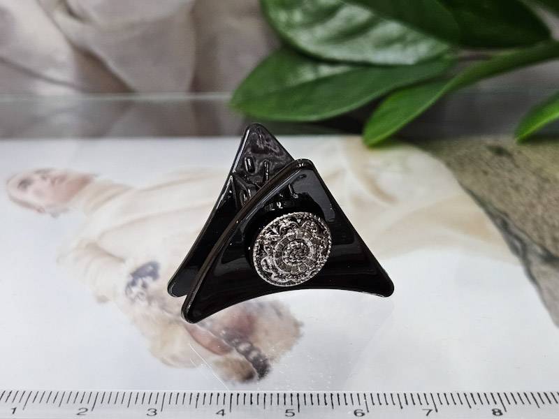 Заколка 1061001600056: цена 180 рублей.