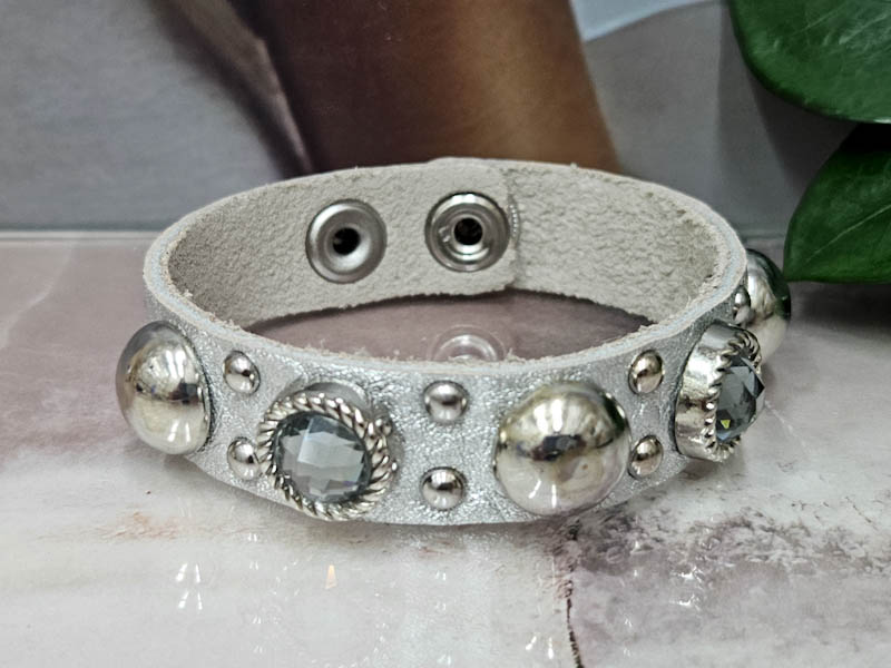 Браслет 1120006500379: цена 655 рублей.