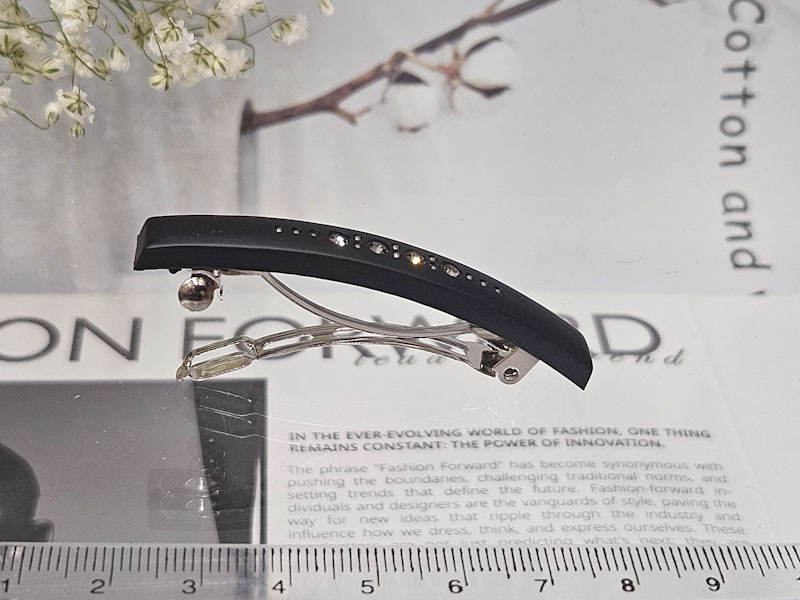 Заколка 1085001600335: цена 135 рублей.