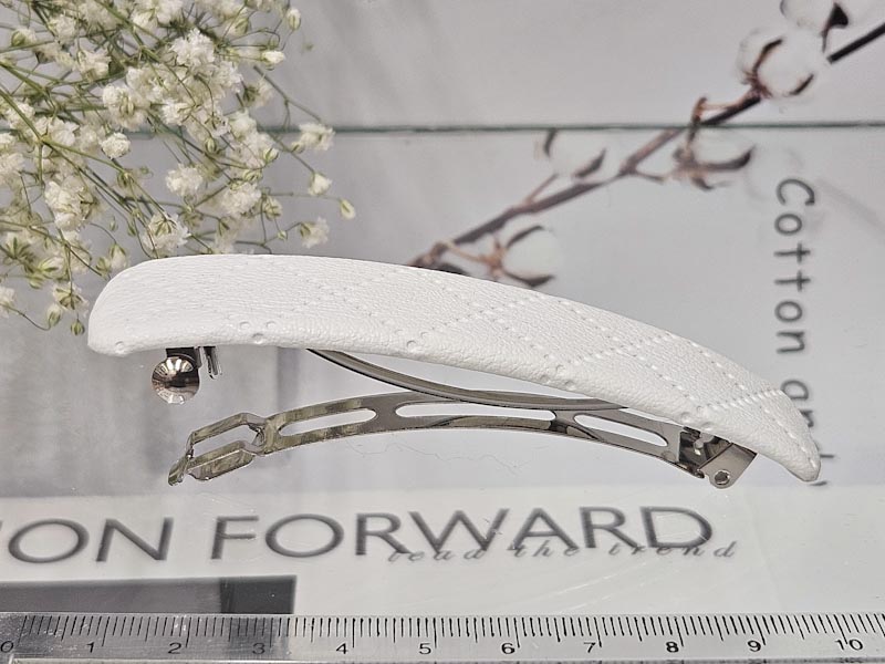 Заколка 1226005500355: цена 200 рублей.