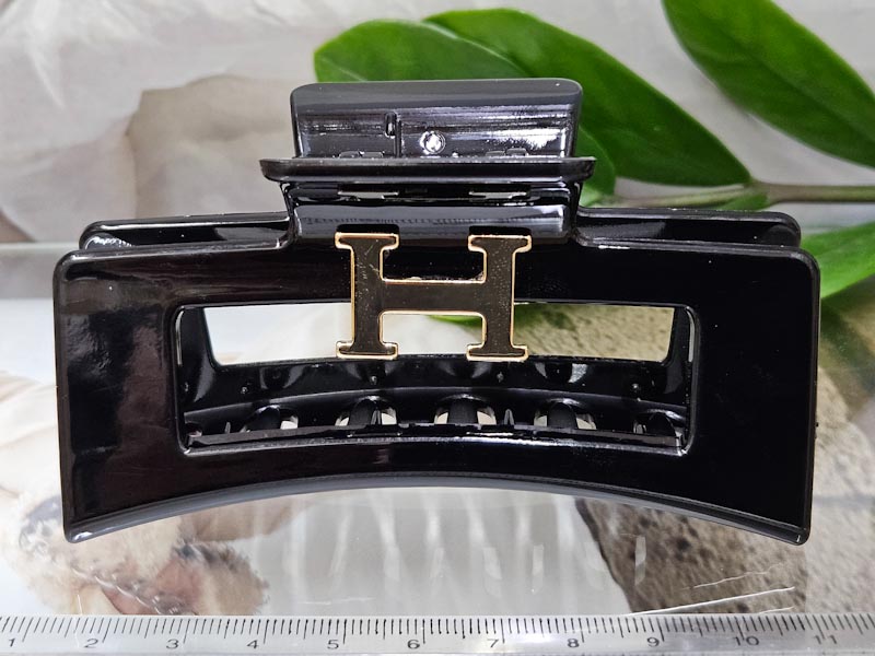 Заколка 1743001600136: цена 295 рублей.