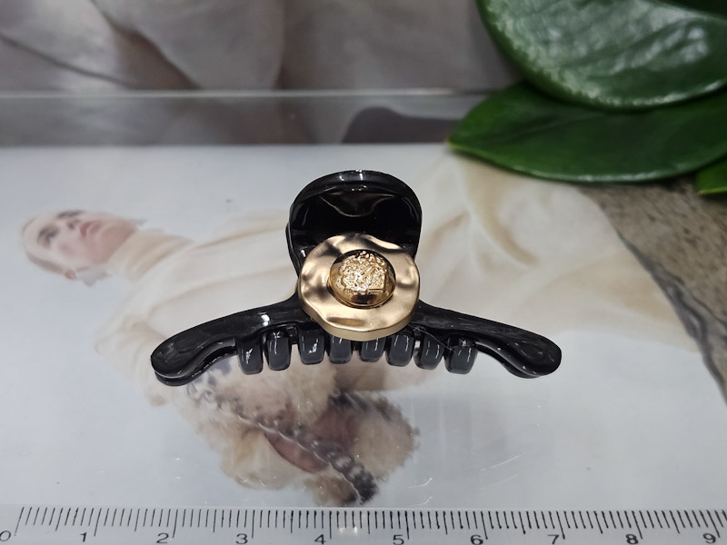 Заколка 1061001600216: цена 200 рублей.