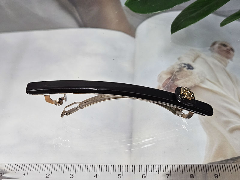 Заколка 1045005500628: цена 250 рублей.