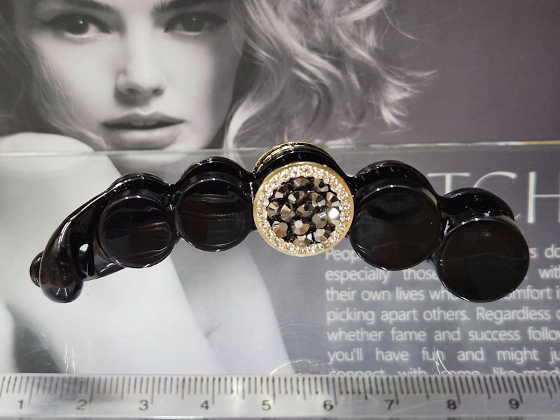 Заколка 1866001600736: цена 410 рублей.