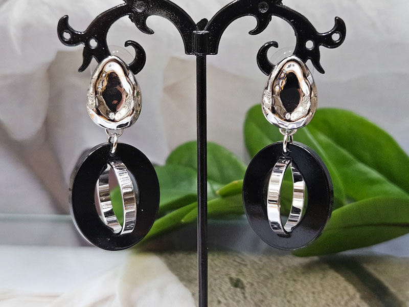 Серьги 1554004500145: цена 1555 рублей.