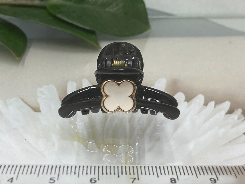 Заколка 1045005500444: цена 115 рублей.