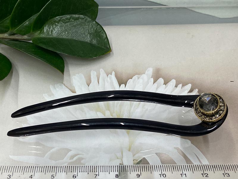 Заколка 1039001600031: цена 200 рублей.