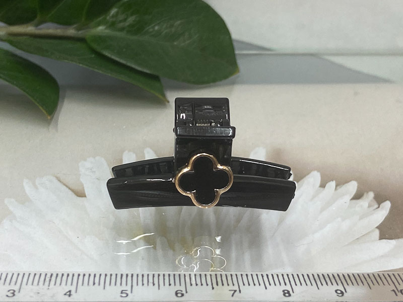 Заколка 1045005500567: цена 115 рублей.